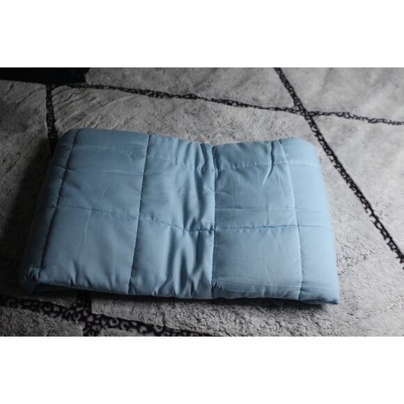 CuteKing Light Blue 5 Pound Weighted Blanket 36" x 48" in Package - Picture 6 of 8